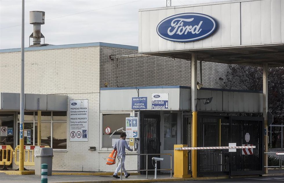 Archivo - Entrada de la factoría de Ford España, en Almussafes