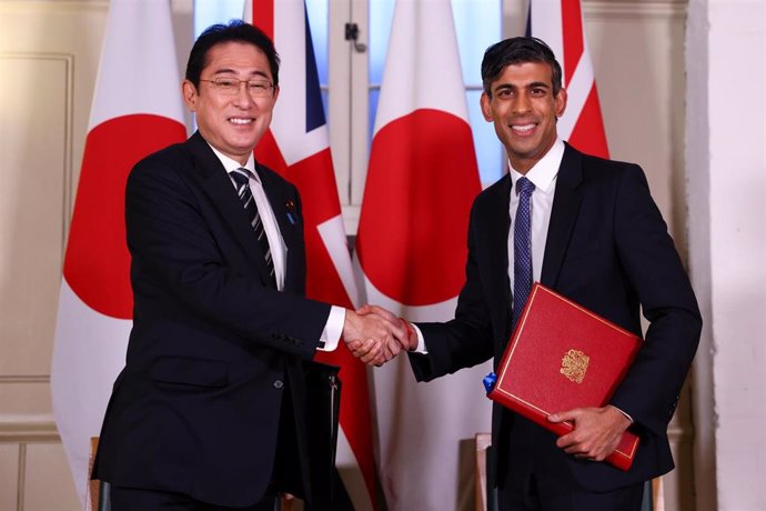 El primer ministro de Japón, Fumio Kishida, y el primer ministro de Reino Unido, Rishi Sunak