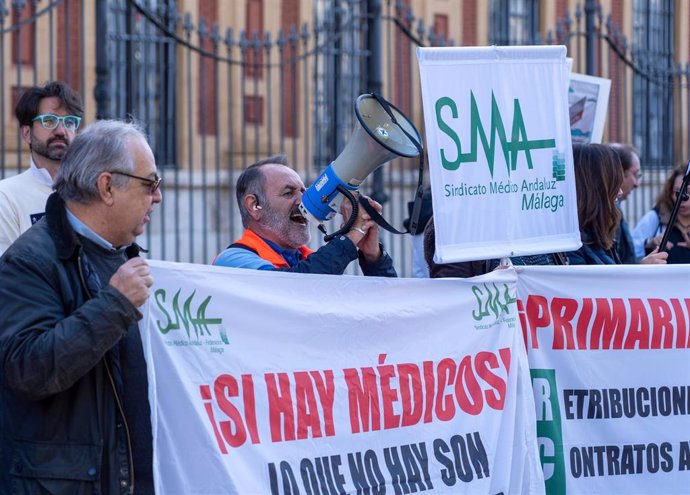 Manifestantes de Sindicato Médico en una concentración a las puertas del Palacio de San Telmo en una imagen de archivo