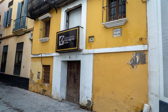 Fachada principal de la Casa Natal de Velázquez, en la calle Padre Luis María Llop, número 4.