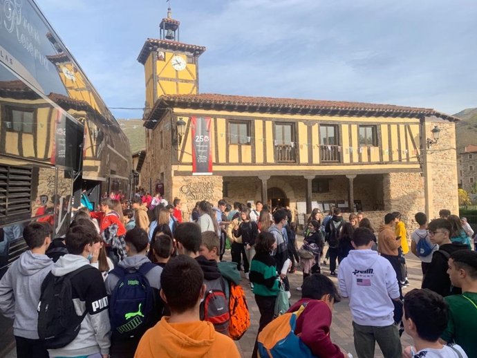 Más de cuatro mil personas han pasado por el teatro de Canales de la Sierra en 2022