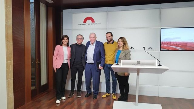 El líder de ERC en Barcelona, Ernest Maragall, junto a la portavoz de ERC en el Parlament, Marta Vilalta; el presidente del grupo parlamentario, Josep Maria Jové; el de la Federación de Barcelona, Gerard Gómez del Moral; y su secretaria, Anna Nebrada.
