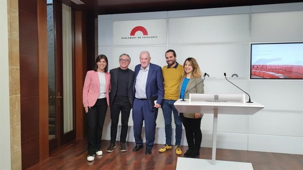 El líder de ERC en Barcelona, Ernest Maragall, junto a la portavoz de ERC en el Parlament, Marta Vilalta; el presidente del grupo parlamentario, Josep Maria Jové; el de la Federación de Barcelona, Gerard Gómez del Moral; y su secretaria, Anna Nebrada.