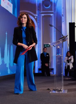 La presidenta de la Comunidad de Madrid, Isabel Díaz Ayuso, después de intervenir durante un desayuno coloquio en la XIII Edición del Foro Spain Investors Day en en el Hotel Mandarín Oriental Ritz, a 12 de enero de 2023