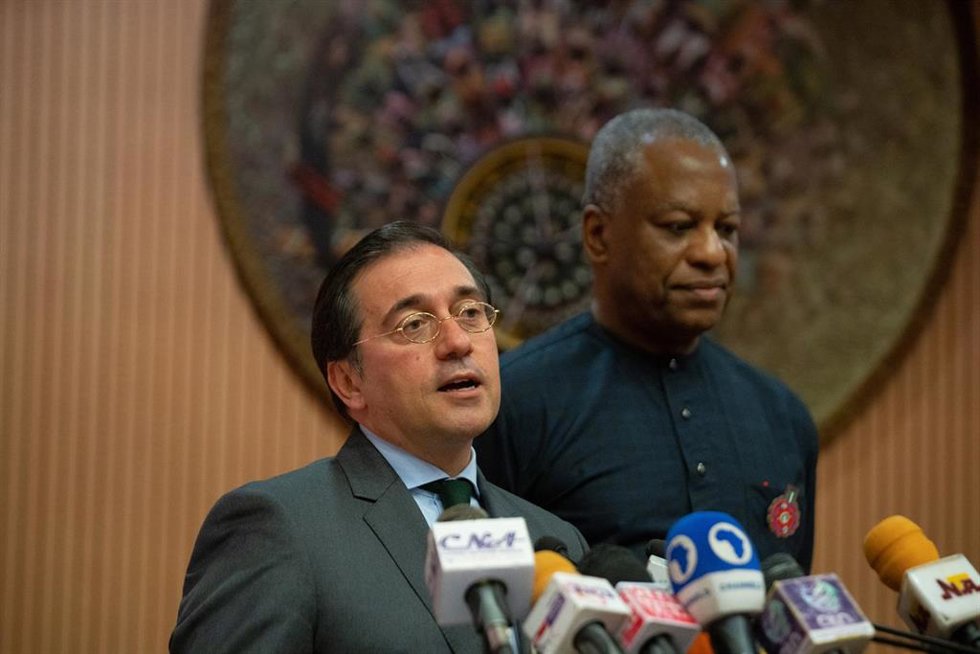 El ministro de Asuntos Exteriores, Unión Europea y Cooperación, José Manuel Albares, atiende a medios tras una reunión con el ministro de Asuntos Exteriores de la República Federal de Nigeria, Geoffrey Onyeama