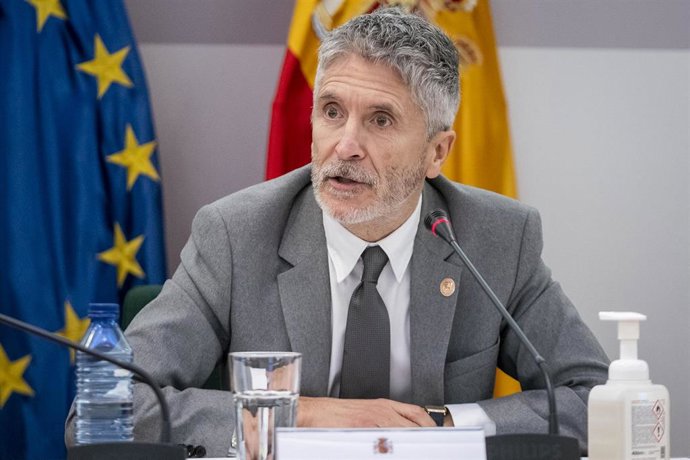 El ministro del Interior, Fernando Grande-Marlaska, durante una reunión con  los responsables de la lucha contra la violencia de género de las Fuerzas de Seguridad del Estado, en la sede del Ministerio, a 10 de enero de 2023, en Madrid (España). Durante