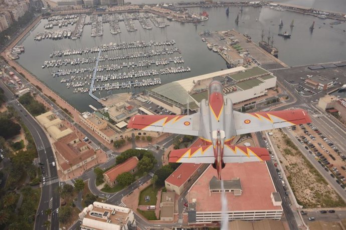 Alicante despide este domingo a la flota de The Ocean Race con una exhibición aérea de la Patrulla Águila.
