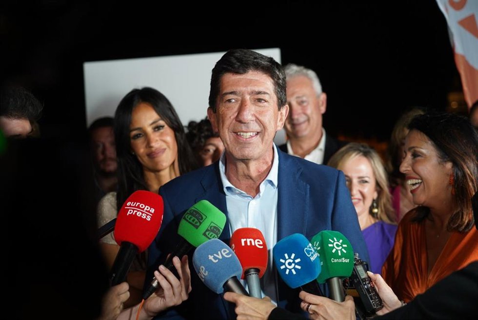 Archivo - Juan Marín atendiendo a los medios; imagen de archivo.