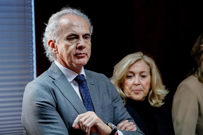 El consejero de Sanidad, Enrique Ruiz Escudero y la consejera de Familia, Juventud y Política Social de la Comunidad de Madrid, Concepción Dancausa. Archivo.