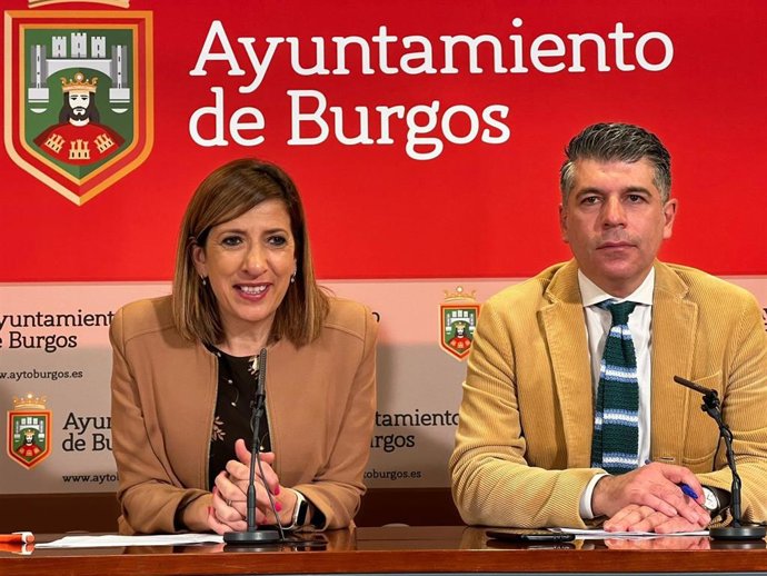 Los portavoces del equipo de Gobierno local del Ayuntamiento de Burgos Nuria Barrio y Vicente Marañón.