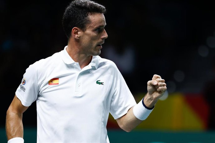 Archivo - El tenista español Roberto Bautista celebra un punto