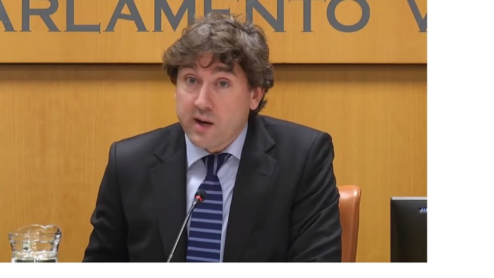 Eneko Andueza, en su intervención ante el grupo del PSE-EE en el Parlamento Vasco