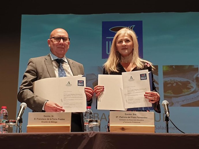 Del Pozo asiste  a la presentación del Premio Javier Imbroda, que reconocerá al mejor alumno que realiza la Formación Profesional Dual en el Grupo Ubago