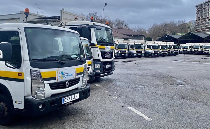 Archivo - Camiones del servicio de basura.