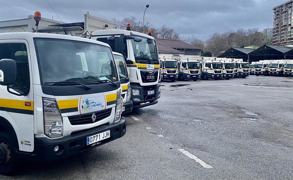 Archivo - Camiones del servicio de basura.