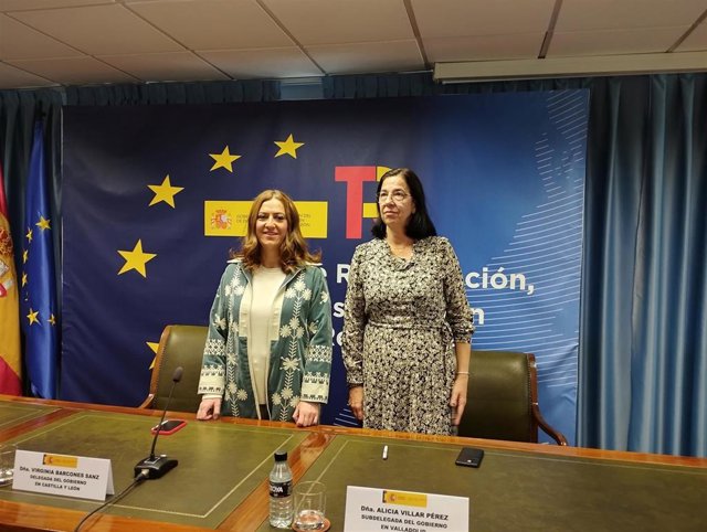 Virginia Barcones (izqda) y Alicia Villar, durante su comparecencia ante los medios de comunicación.