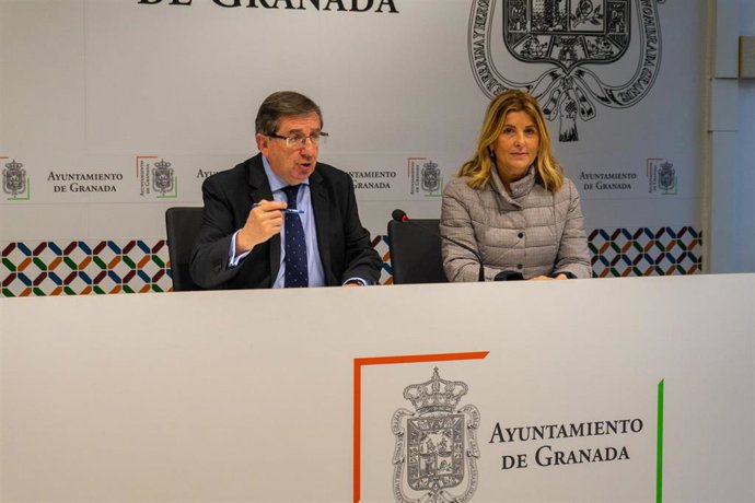 El portavoz del PP en el Ayuntamiento de Granada, Luis González, y la concejal Eva Martín.