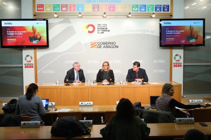 Presentación del foro 'El desafío de los grandes incendios forestales. Impactos en el territorio'.