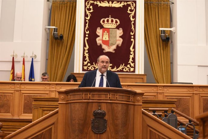 El vicepresidente regional, José Luis Martínez Guijarro, en el pleno de las Cortes.