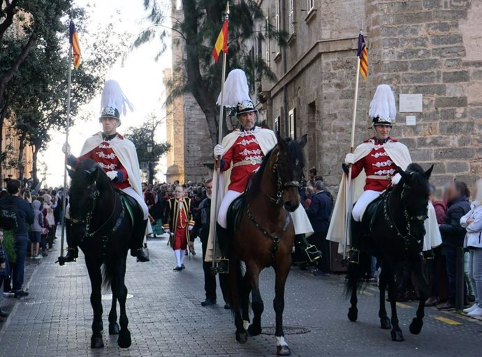 Agentes de la Unidad Montada de la Policía Local de Palma.