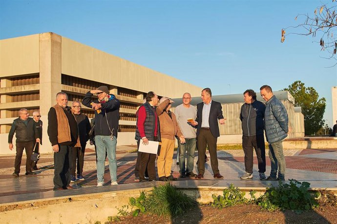 Reunión de Sanz con representantes de entidades vecinales del entorno de Su Eminencia.