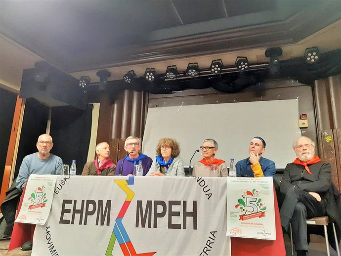 El Movimiento de Pensionistas de Bilbao presenta las actividades en el quinto aniversario de sus protestas en el Kafe Antzokia de Bilbao.