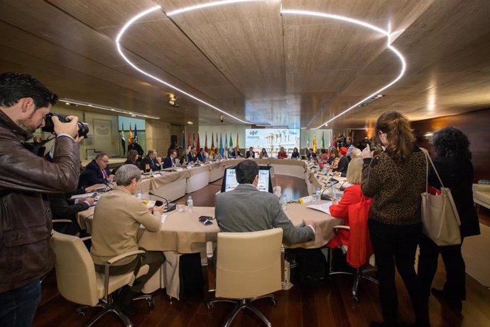 Vista general de la reunión presencial del pleno del Consejo Interterritorial del Sistema Nacional de Salud (CISNS), en la sede de la Asamblea de Extremadura, a 19 de diciembre de 2022, en Mérida, Badajoz, Extremadura (España).