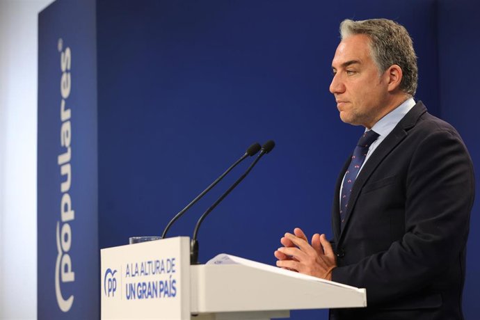 El coordinador general y director de campaña del Partido Popular (PP), Elías Bendodo, comparece en rueda de prensa tras la reunión del Equipo de Campaña para las próximas Elecciones Municipales y Autonómicas del 28 de mayo, en la sede del PP, a 12 de en