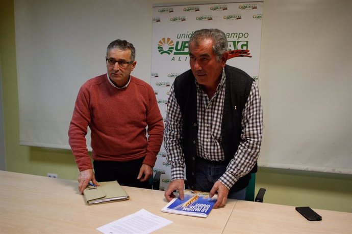 Archivo - Lorenzo Rivera y Aurelio González, representantes de la Alianza por la Unidad del Campo UPA-COAG.