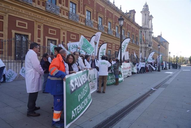 Los médicos andaluces exigen un "plan serio de fidelización, captación y mejora" que revierta la crisis sanitaria actual