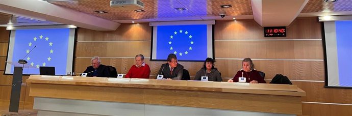 Las familias de las mujeres de yihadistas repatriadas de Siria confían en lograr el "acogimiento temporal" de los niños