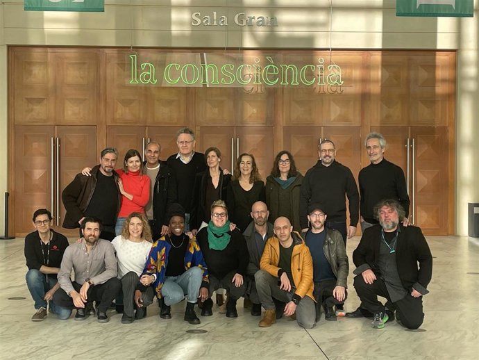 Equipo artístico que revisita el clásico de ngel Guimer 'Terra baixa' en el TNC, en una versión con dirección de Carme Portaceli y dramaturgia de Pablo Ley