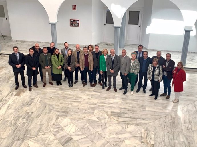 Reunión del secretario general del PSOE-A, Juan Espadas, en Castilleja de la Cuesta con 19 alcaldes del área metropolitana de Sevilla.