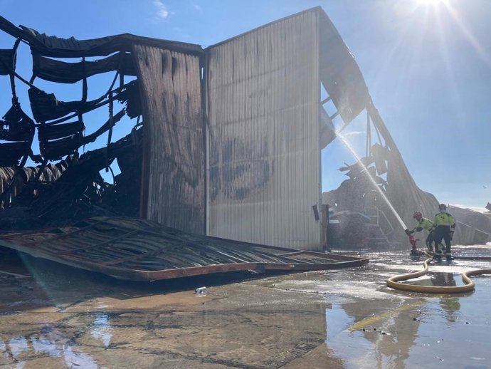 Nave de barcos afectada por un incendio en Marbella