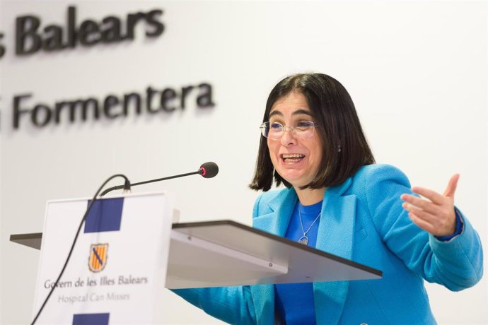 La ministra de Sanidad, Carolina Darias, interviene durante el acto de entrega de la Cruz Sencilla de la Orden Civil de Sanidad a la doctora María Tresserra Svab, a 12 de enero de 2023, en Ibiza, Baleares (España).
