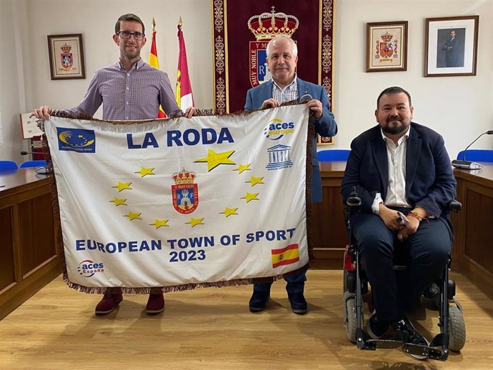 El alcalde de La Roda, Juan Ramón Amores, en la presentación del acto de proclamacion de La Roda como Villa Europea del Deporte 2023