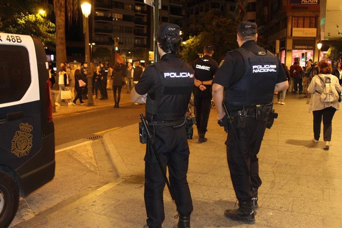 Nota De Prensa: "La Policía Nacional Detiene A Tres Jóvenes Tras Robar Violentamente A Otro"