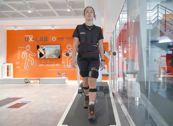 Archivo - Ensayo de calzado en el Footwear UX-LAB  de Inescop