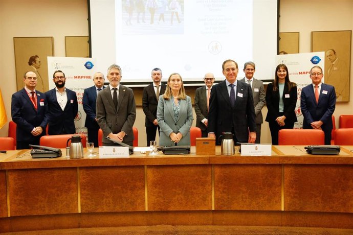 Participantes de la segunda conferencia internacional 'Educación vial para el objetivo cero y un sistema seguro', organizada por la Fundación Mapfre en el Congreso de los Diputados