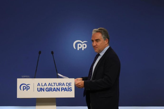 El coordinador general y director de campaña del Partido Popular (PP), Elías Bendodo, comparece en rueda de prensa tras la reunión del Equipo de Campaña para las próximas Elecciones Municipales y Autonómicas del 28 de mayo, en la sede del PP, a 12 de en