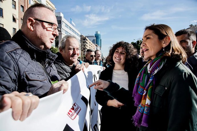 La ministra de Industria, Comercio y Turismo, Reyes Maroto, participa en una marcha de la Federación Profesional del Taxi de Madrid (FPTM) para protestar contra el nuevo reglamento de la Comunidad de Madrid 