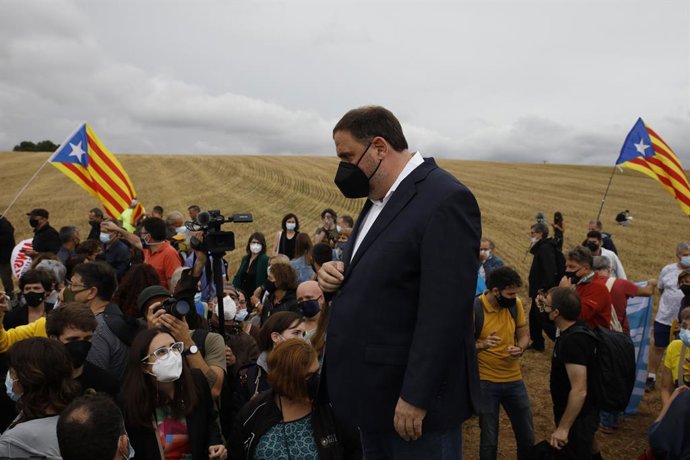 Archivo - El exvicepresidente de la Generalitat y líder de ERC, Oriol Junqueras, interviene tras salir de la prisión de LLedoners, un día después de ser indultado por el Gobierno de España, a 23 de junio de 2021, en San Juan de Torruella, Barcelona, Cat