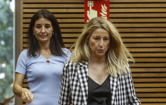 Archivo - Las diputadas de Cs, Ruth Merino (i) y María Múñoz (d), a su llegada a un debate sobre el modelo de financiación autonómica