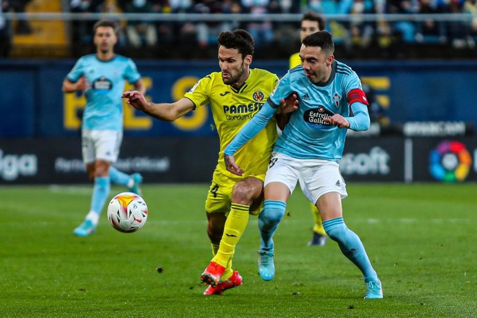 Archivo - Iago Aspas of Celta de Vigo and Alfonso Pedraza of Villarreal in action during the Santander League match between Villareal CF and Real Club Celta de Vigo at the Ceramica Stadium on March 12, 2022, in Valencia, Spain.