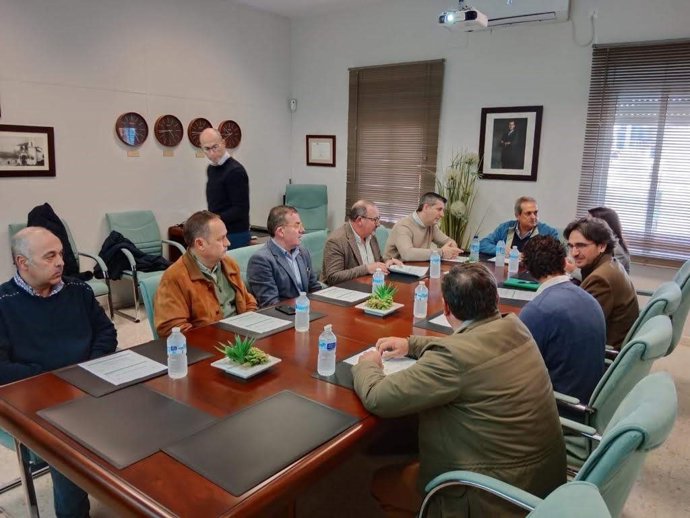 Acosta (presidiendo la mesa), en el Ifapa de Palma del Río.