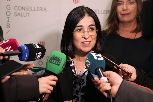 La ministra de Sanidad, Carolina Darias, atiende a los medios en Palma.