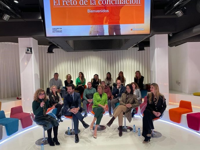 Susana Fernández, a la izquierda