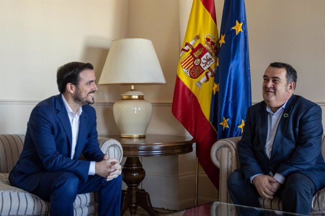 El ministro de Consumo, Alberto Garzón, se ha reunido este jueves con el Alto Comisionado contra la Pobreza Infantil, Ernesto Gasco.