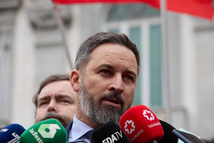 El presidente de Vox, Santiago Abascal, ofrece declaraciones a los medios