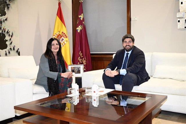 El presidente de la Comunidad, Fernando López Miras, recibe a Blanca Soro, nuevo miembro del Consejo Jurídico de la Región de Murcia junto a Salvador Pérez